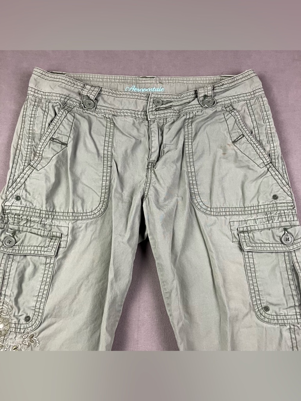 Y2K Aeropostale Women’s Cargo Capri Pants Size 11/12? Green Embroidered Flowers - Picture 5 of 14